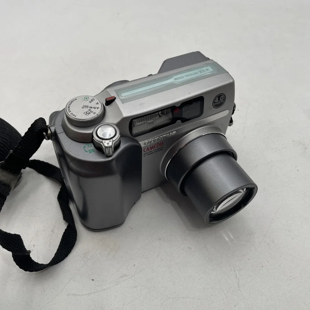 Olympus Camedia C-4000 Zoom 4MP Digital Camera 3X Zoom+Battery+Strap+Case-TESTED